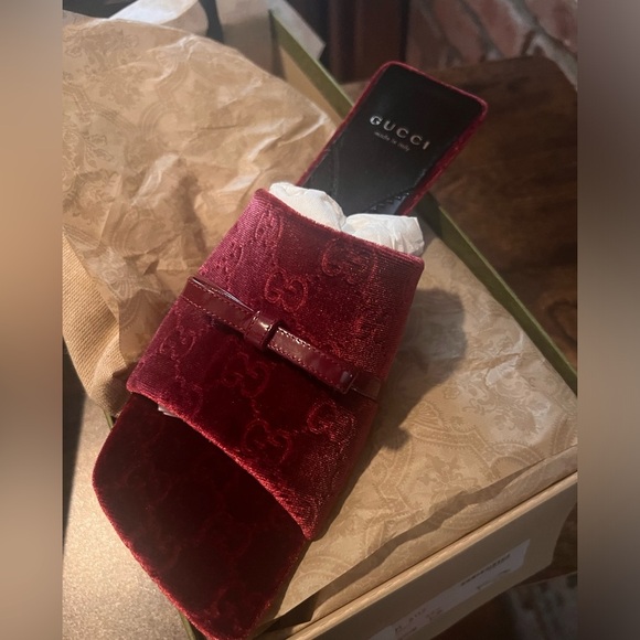 SOLD - Gucci NIB NWT 38.5 velvet ashmir regent bow sandal burgundy kitten heels - Picture 3 of 5